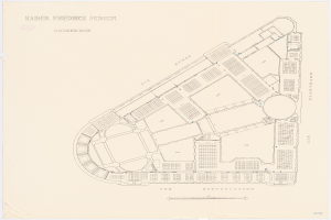 Ein detaillierter Grundriss des Kaiser Friedrich Museums in Dresden, Deutschland, mit beschrifteten Räumen, Fluren und anderen Merkmalen.