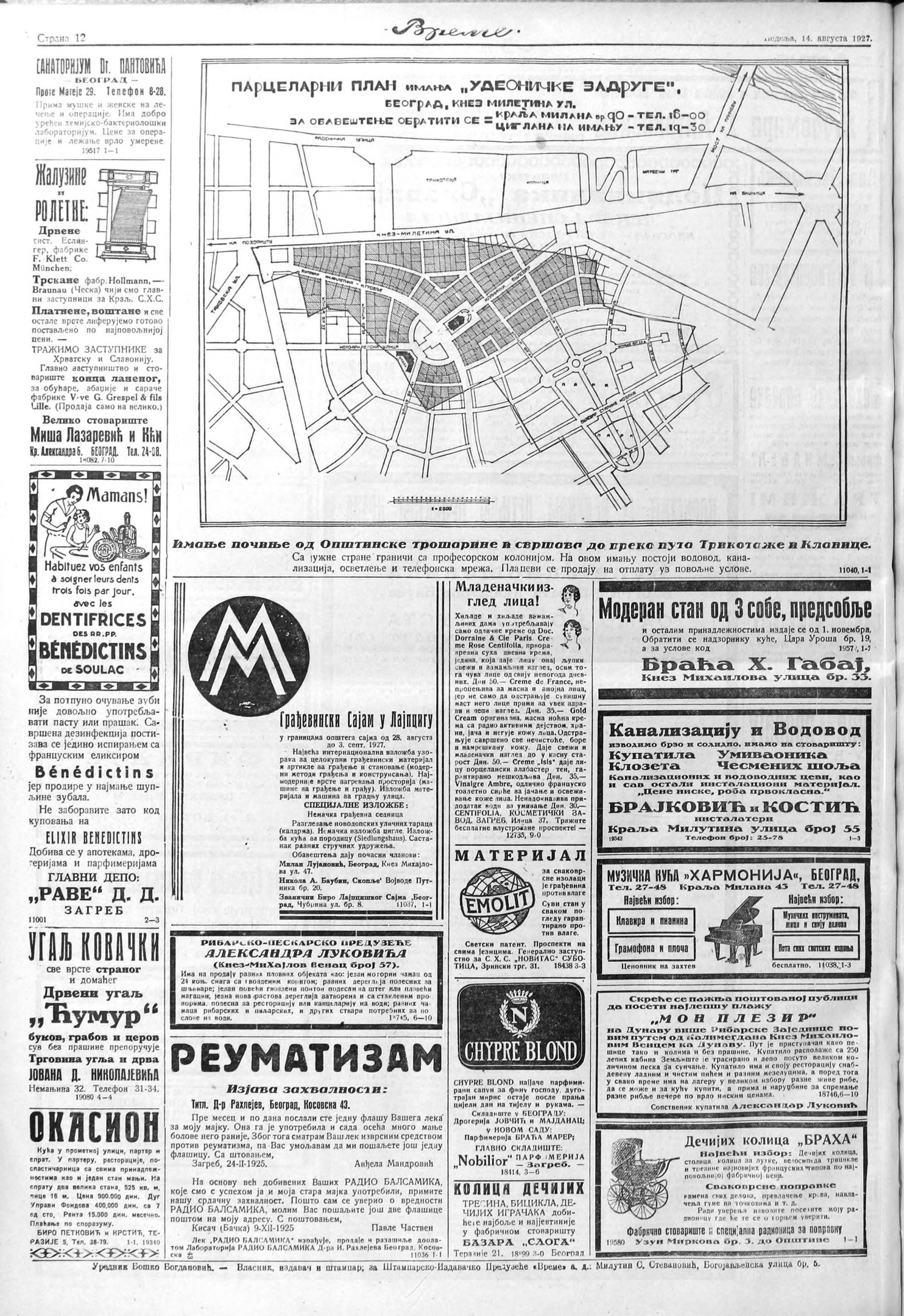 Schwarze und weiße Zeitung mit einer Stadtkarte, Text und Bildern mit detaillierten Stadtinformationen.