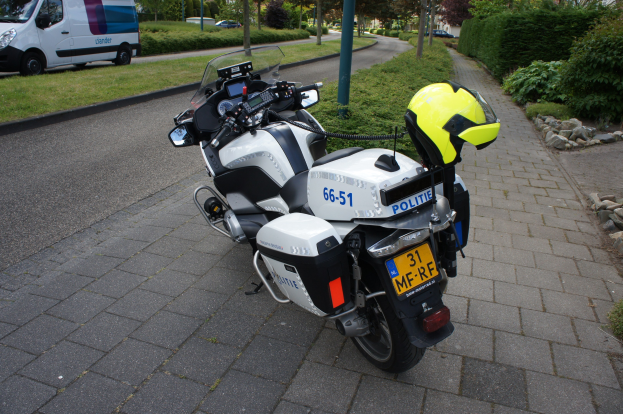 150 km/h! Mann fährt mit E-Bike auf Autobahn und führt gefährliche Stunts durch