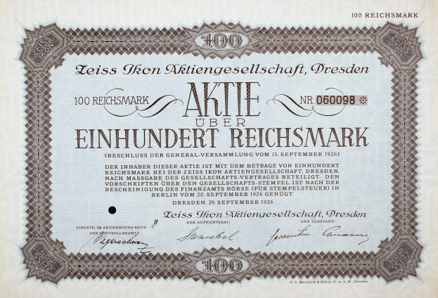Alte deutsche Aktie über Einhundert Reichmark mit schwarzem Rand und deutscher Schrift.