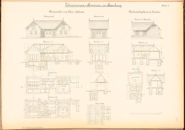 Offenes Buch mit detaillierten Architekturplänen und Text, das eine Zeichnung eines Hauses zeigt.