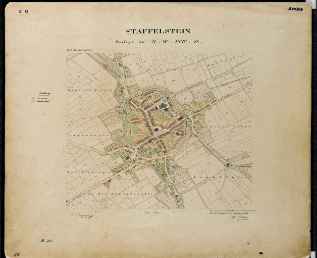 Detailierte alte Karte von Staffelstein, Deutschland, auf schwarzem Hintergrund, zeigt Straßen, Gebäude und Sehenswürdigkeiten.