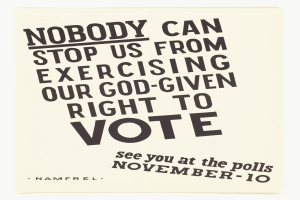 Ein Plakat mit fetter schwarzer Schrift auf einem weißen Hintergrund, eingerahmt von einem schmalen schwarzen Rand, das 'Niemand kann uns daran hindern, unser göttliches Recht auf Wahl auszuüben.' sagt.