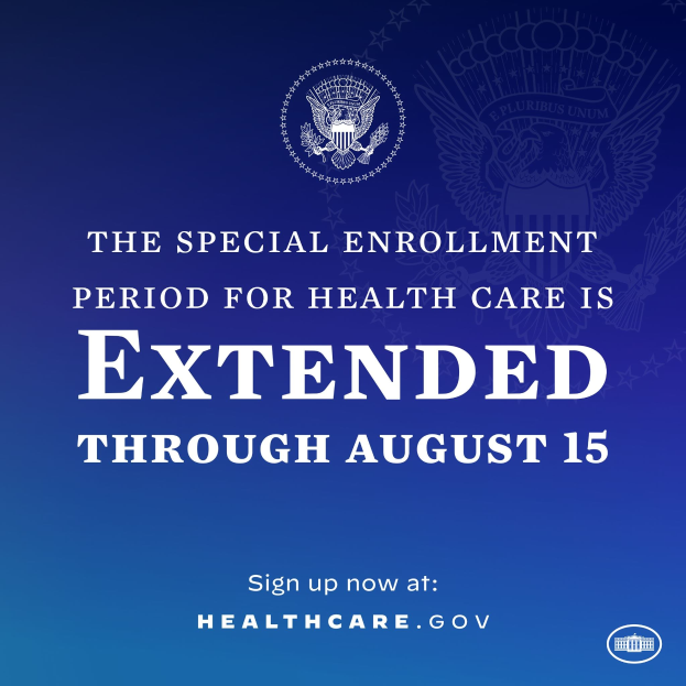 Plakat mit Text und Logo, auf dem steht: "Die spezielle Anmeldephase für die Gesundheitsversorgung ist bis zum 15. August verlängert."