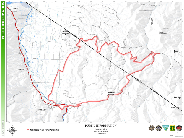 Eine detaillierte Karte eines geplanten Bergwanderwegs mit Markierungen, Text und Logos auf einem Plakat.