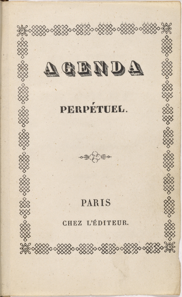 Ein aufgeschlagenes Buch mit den Worten "Agenda Perpetuel Paris" auf dem Cover vor einem weißen Hintergrund.