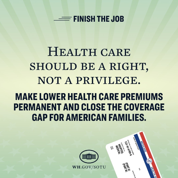 Ein Plakat mit der Aufschrift "Beenden Sie den Job: Gesundheit sollte ein Recht sein, nicht ein Privileg" und eine Karte, auf der steht "Machen Sie niedrigere Gesundheitskosten dauerhaft und schließen Sie die Versorgungslücke für amerikanische Familien."