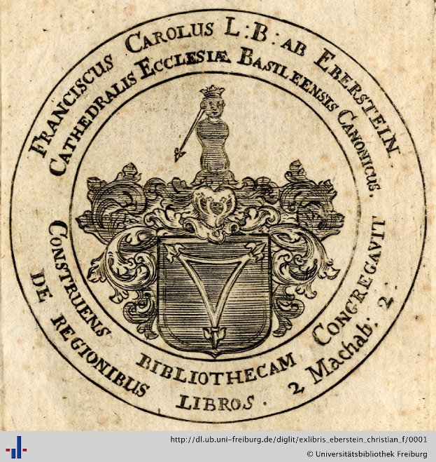 Ein altes Buch mit einem Wappen, das einen Schild mit einer Krone darauf zeigt, umgeben von einem Lorbeerkranz und einem Banner mit der Aufschrift "Bibliothek" in Schreibschrift, mit dem Wort "Bibliotheken" darunter in fetter Schrift.