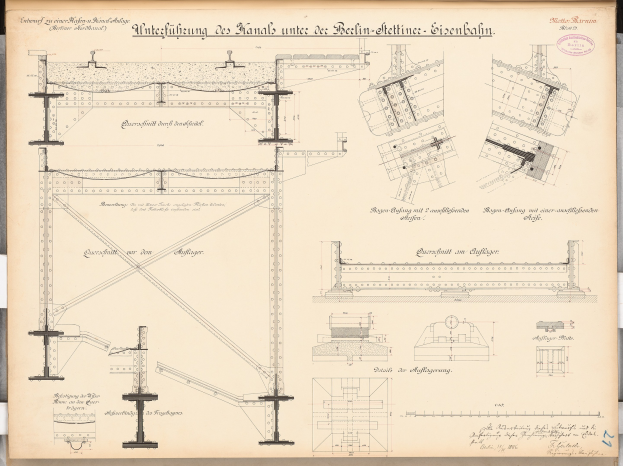 Ausführliches Architekturblatt der Berlin-Sienbahnbrücke mit detaillierten Konstruktionsplänen und Anmerkungen auf Papier.